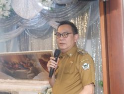 Hadiri Ibadah Penghiburan di Rumah Duka Tileng-Marentek, Wali Kota Tomohon Sampaikan Duka Cita