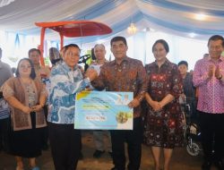 Gubernur YS Serahkan Bantuan Kelompok Petani dan Nelayan