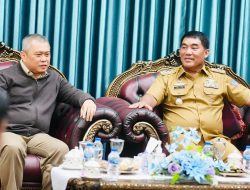Gubernur Yulius Selvanus Sambut Kedatangan Menteri Perhubungan RI