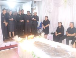 Sekot Roring dan Jajaran Hadiri Ibadah Penghiburan Keluarga Tangkawarouw – Mamahani