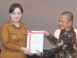 Wawali Sendy Rumajar Hadiri Penyerahan LHP Kinerja di Sektor Pariwisata