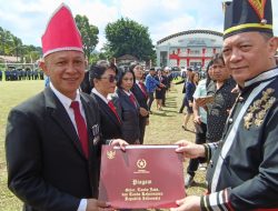 Kadis PUPRD Tomohon Royke Tangkawarouw Terima Penghargaan Satyalancana Karya Satya
