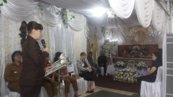 Wawali Sendy Rumajar Beserta Jajaran Melayat ke Rumah Duka Almarh Elisabeth Sangi