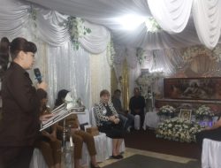 Wawali Sendy Rumajar Beserta Jajaran Melayat ke Rumah Duka Almarh Elisabeth Sangi