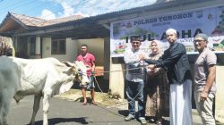 Menebar Kebaikan di Hari Raya Idul Adha 1447 H, Kapolres Tomohon Serahkan Hewan Kurban untuk Masyarakat