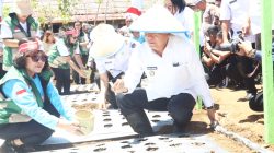 Dukung Swasembada Bawang Putih Nasional, Walikota Caroll Senduk Ikut Tanam Bibit di Kota Tomohon