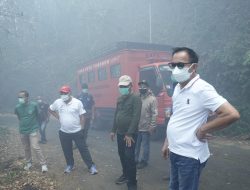 Kabut Asap Semakin Pekat, Walikota Caroll Senduk Tinjau Lokasi Karhutla di TPA Tara-tara