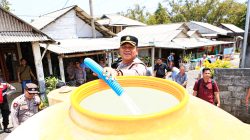 Polres Tomohon Salurkan 10.000 Liter Air Bersih Untuk Warga Tondangow di Tengah Kemarau Panjang