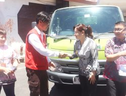 Pemkot Tomohon Terima Bantuan Truk Pengangkut Sampah Dari PT SMI, Begini Harapan Wawali Sendy Rumajar