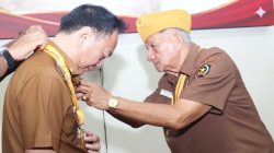Walikota Caroll Senduk Terima Penghargaan Bintang LVRI
