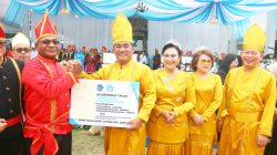 HUT ke-62 Sulut, Kakanwil BPN Sulut Serahkan 69 Sertipikat Aset Pemprov ke Gubernur Yulius Selvanus
