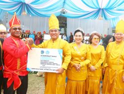 HUT ke-62 Sulut, Kakanwil BPN Sulut Serahkan 69 Sertipikat Aset Pemprov ke Gubernur Yulius Selvanus