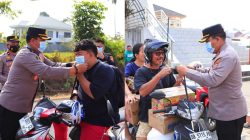 ISPU Tomohon Kategori Tidak Sehat, Kapolres Novrial Kombo Turun Jalan Bagikan 1.000 Masker